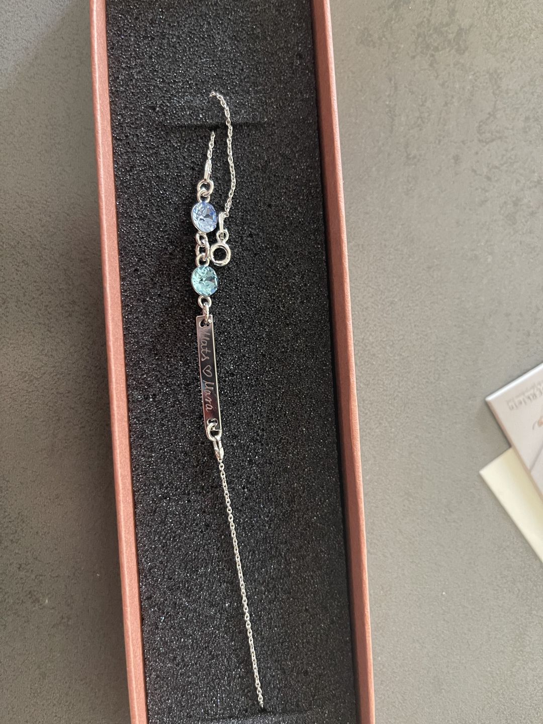 Customer photo review of Armband mit Geburtsstein und Gravur länglich