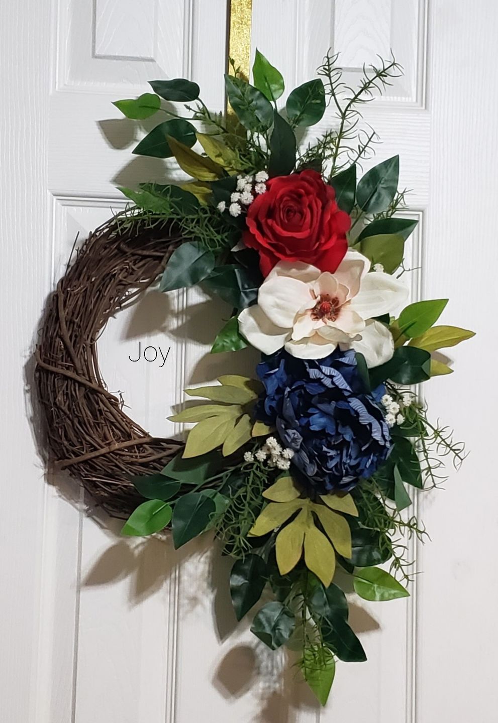 Customer photo review of 14" Round Grapevine Wreath - DECOE-034