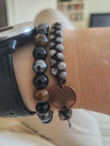 Kundenbewertung mit Foto zu "Dreifach-Schutz" Armband aus Tiger-Auge, Obsidian und Hämatit