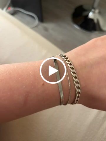Customer video review of Sleeky Armband | 18K vergoldet