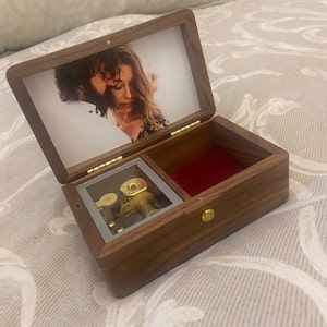 Customer photo review of Klara - Jewelry Music Box
