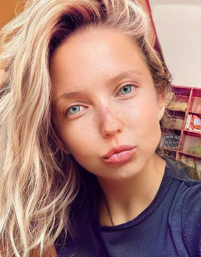 Customer photo review of Vika Tricolor Gray Colored Contact Lenses