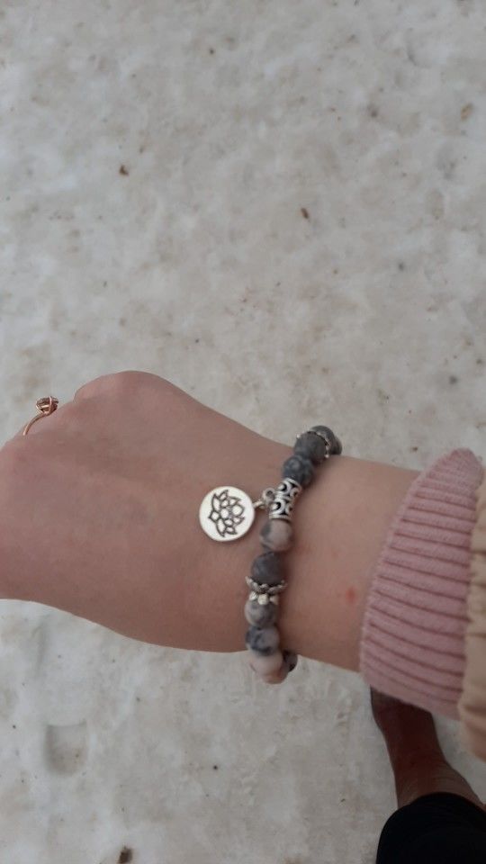 Customer photo review of Bracelet Bouddhiste et la Fleur de Lotus Porte-Chance