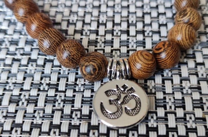 Customer photo review of Bracelet Bouddhiste et Symbole Porte-Bonheur