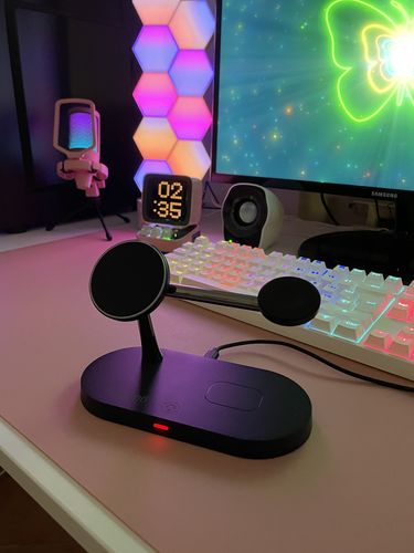 Customer photo review of Premium MagSafe 3 in 1 Fast Wireless Charging Stand