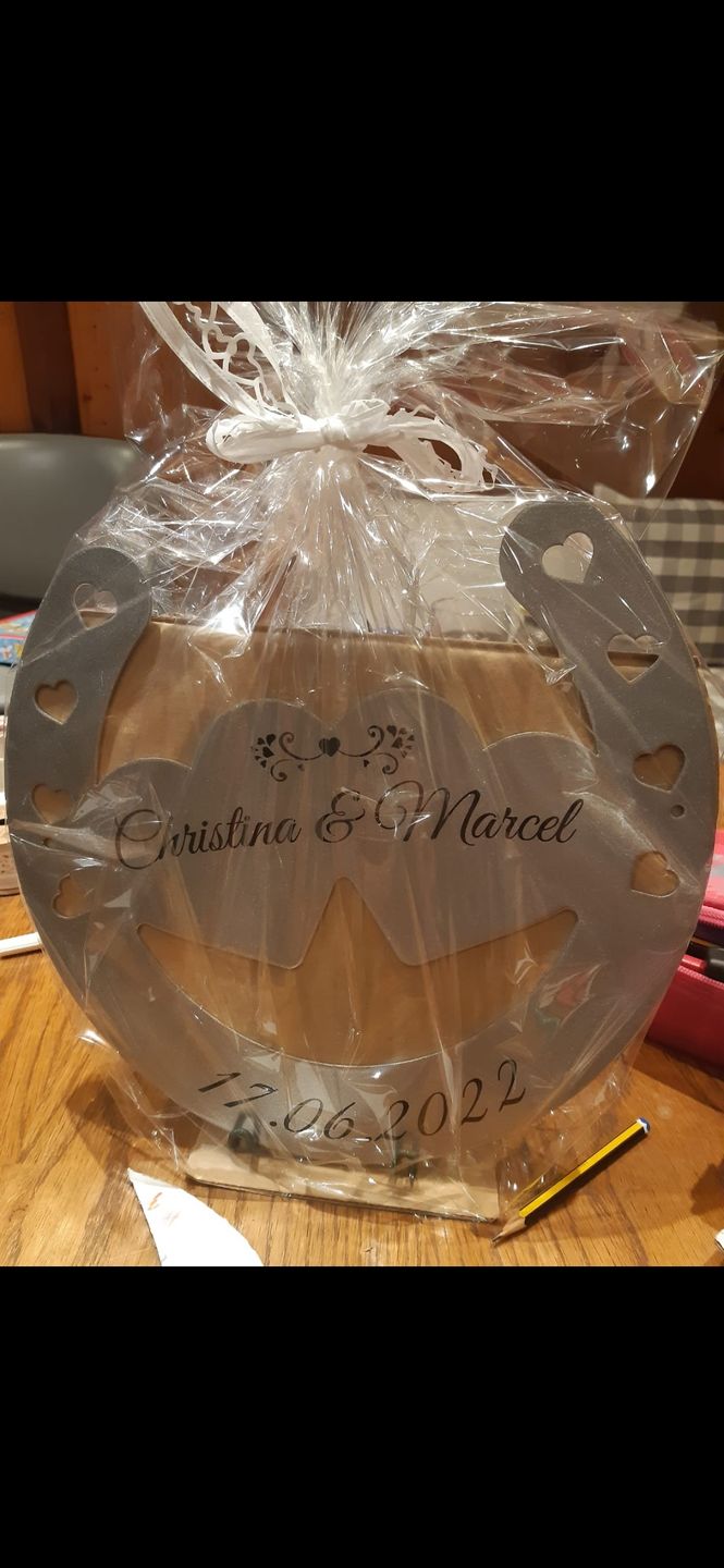 Customer photo review of Glückshufeisen aus edlem Stahl noble Design (personalisierbar) - ausgefallenes Hochzeitsgeschenk