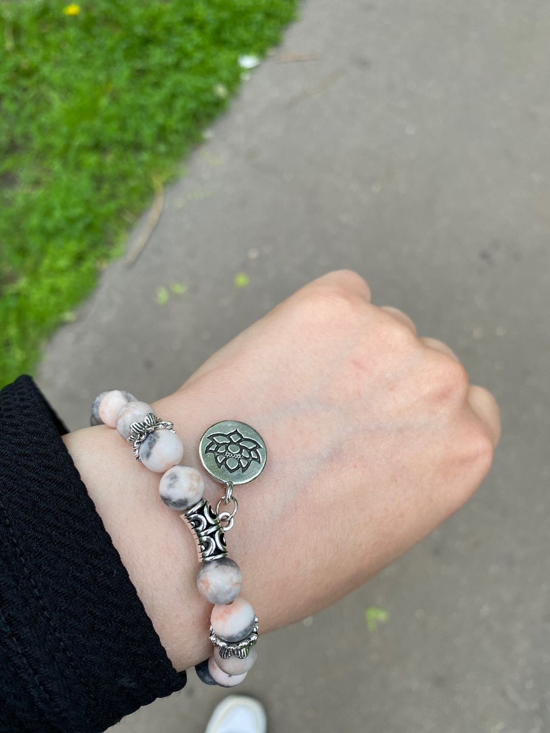 Customer photo review of Bracelet Bouddhiste et la Fleur de Lotus Porte-Chance