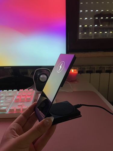Customer photo review of Premium 2 in 1 Slim MagSafe Fast Wireless Charging Stand