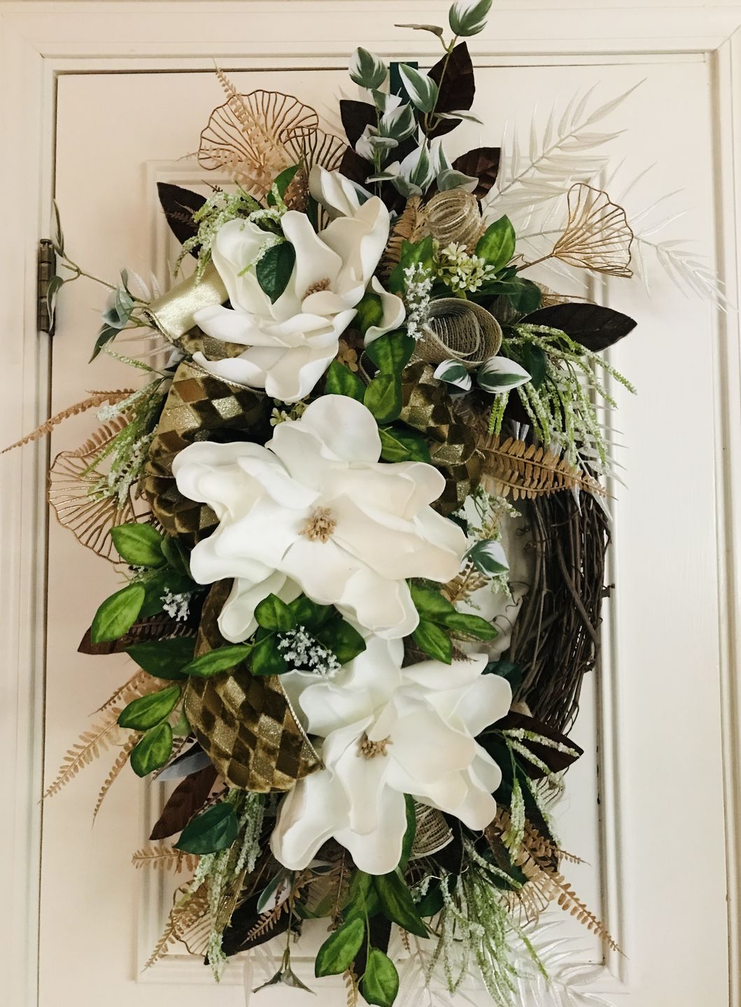 Customer photo review of 16" Oval Grapevine Wreath - DECOE-036