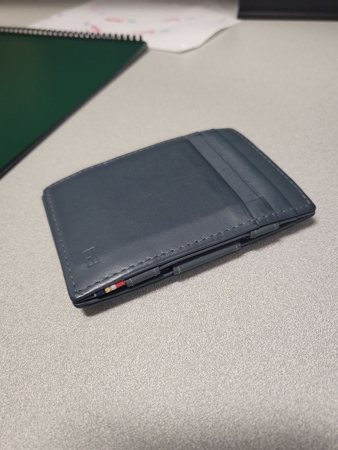 Customer photo review of Essenziale Magic Wallet