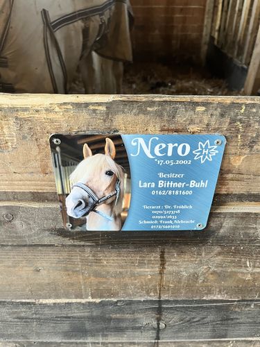Customer photo review of Pferde Boxenschild mit Foto & Wunschtext