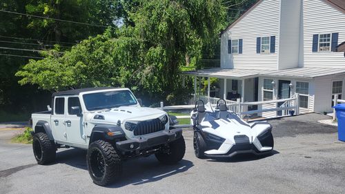 Customer photo review of Gladiator Vader Grille w/ Mesh - Black & White for 18-22 Jeep Wrangler JL & Gladiator JT