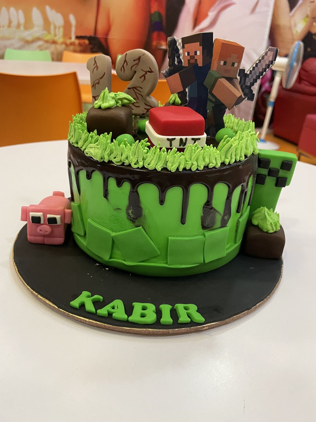 Customer photo review of Minecraft Drip Design Cake