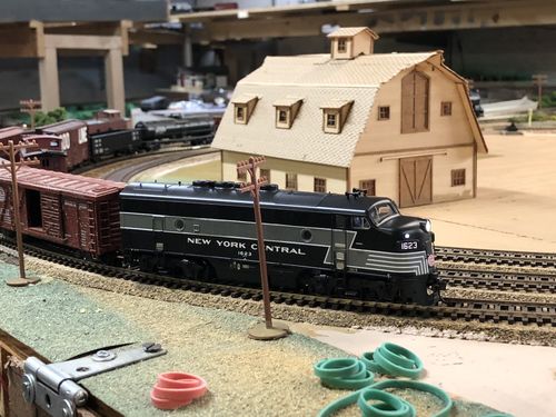 Customer photo review of BLI 6665 EMD F3A, NYC 1623, Full Lightning Stripes, Paragon4 Sound/DC/DCC, HO