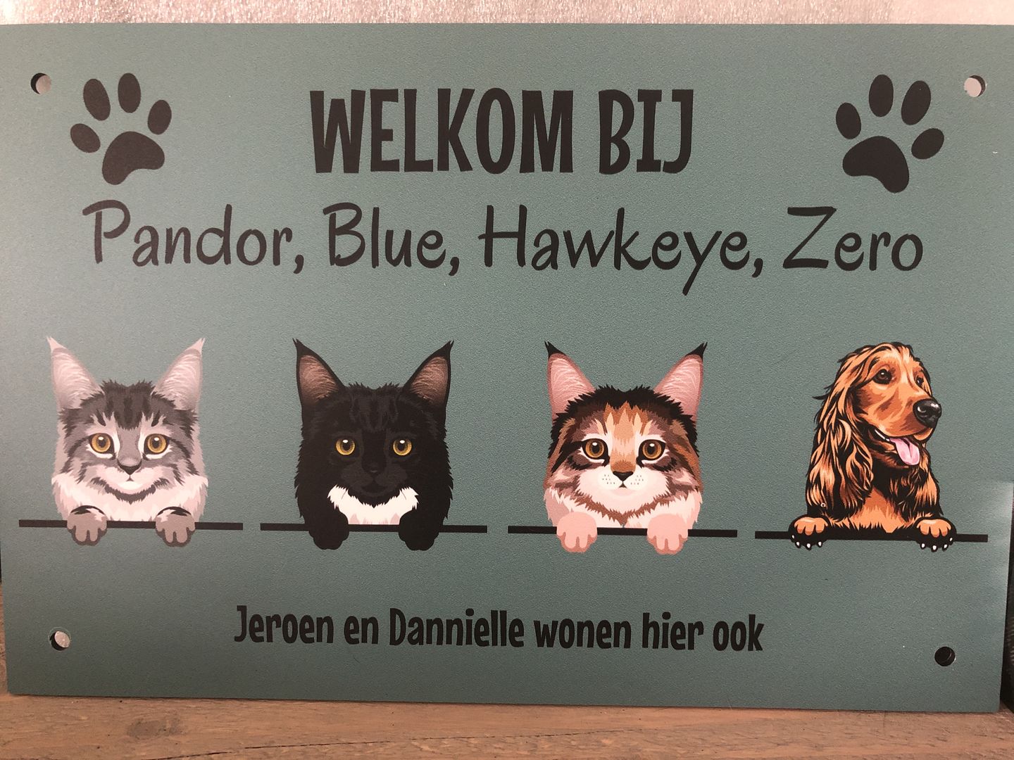 Customer photo review of Spionerende huisdieren- Gepersonaliseerde deurbord