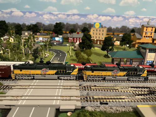 Customer photo review of BLI 7035 EMD SD70ACe, UP #1995, Chicago & North Western Heritage livery, Paragon4 Sound/DC/DCC, N