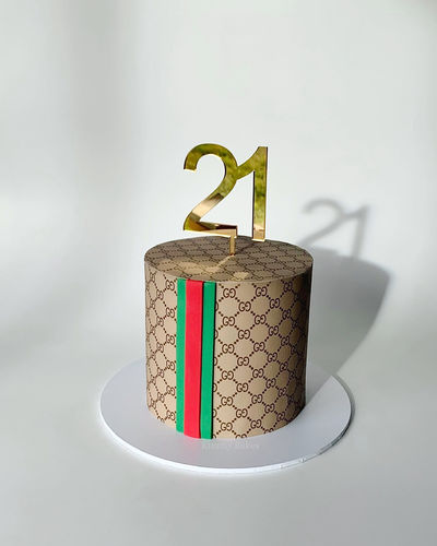 Customer photo review of Designer Brand Gucci- Edible Icing Cake Wrap