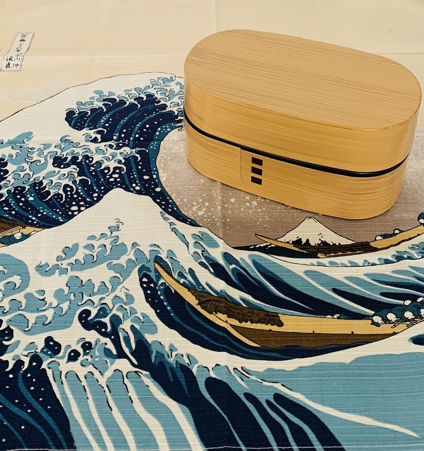 Customer photo review of Hokusai Ukiyo-e Furoshiki 48cm | The Great Wave off Kanagawa