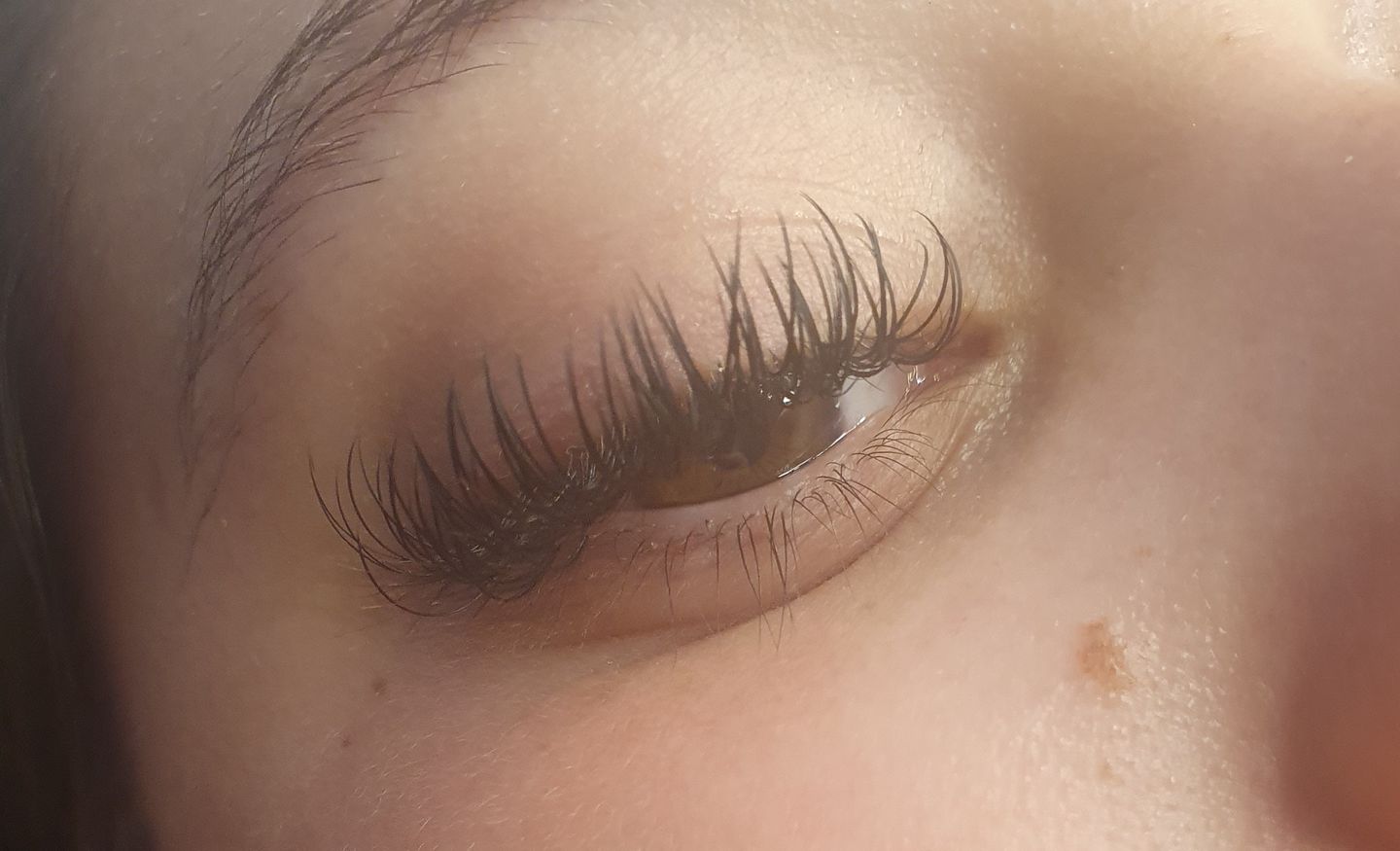 Customer photo review of 0.25 Flat Split Tip Cashmere Eyelash Extensions (16 lines)