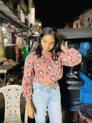 Customer photo review of Wild Side Balloon Sleeve Pullover
