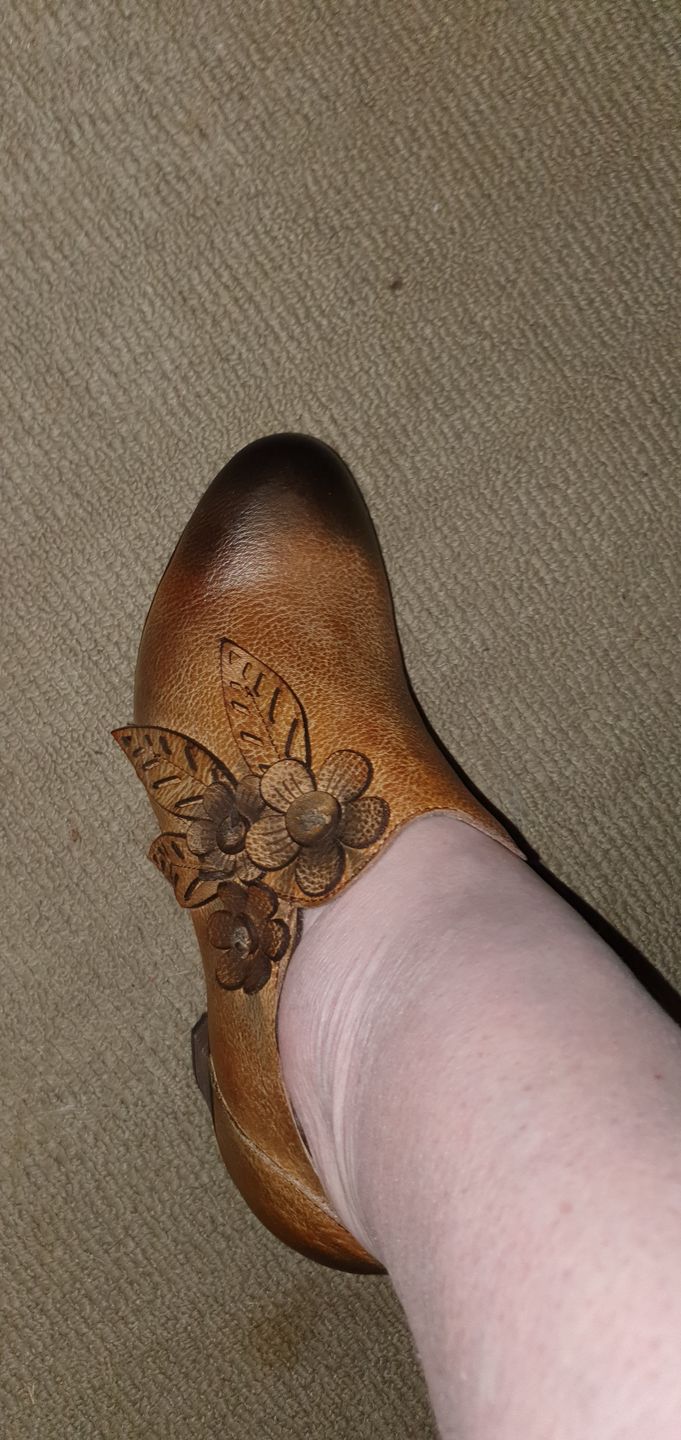 Customer photo review of Retro Handmade Floral Leather Low-Heel Pumps