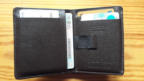 Customer photo review of Slimstar AirTag-Edition slim wallet with large coin pocket