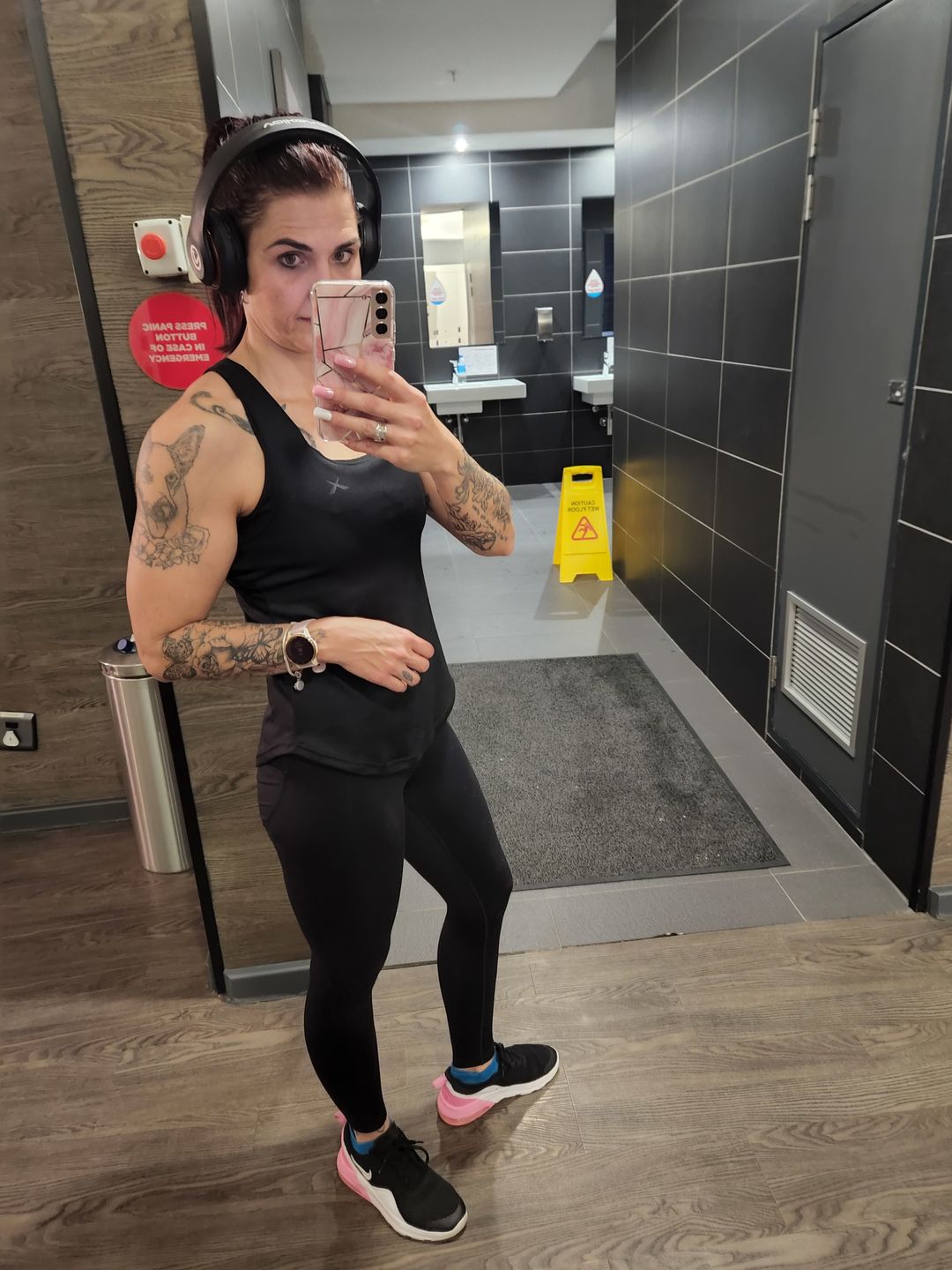 Customer photo review of Shapewear Gym Bunny Boost - Butt shaping Leggings - black