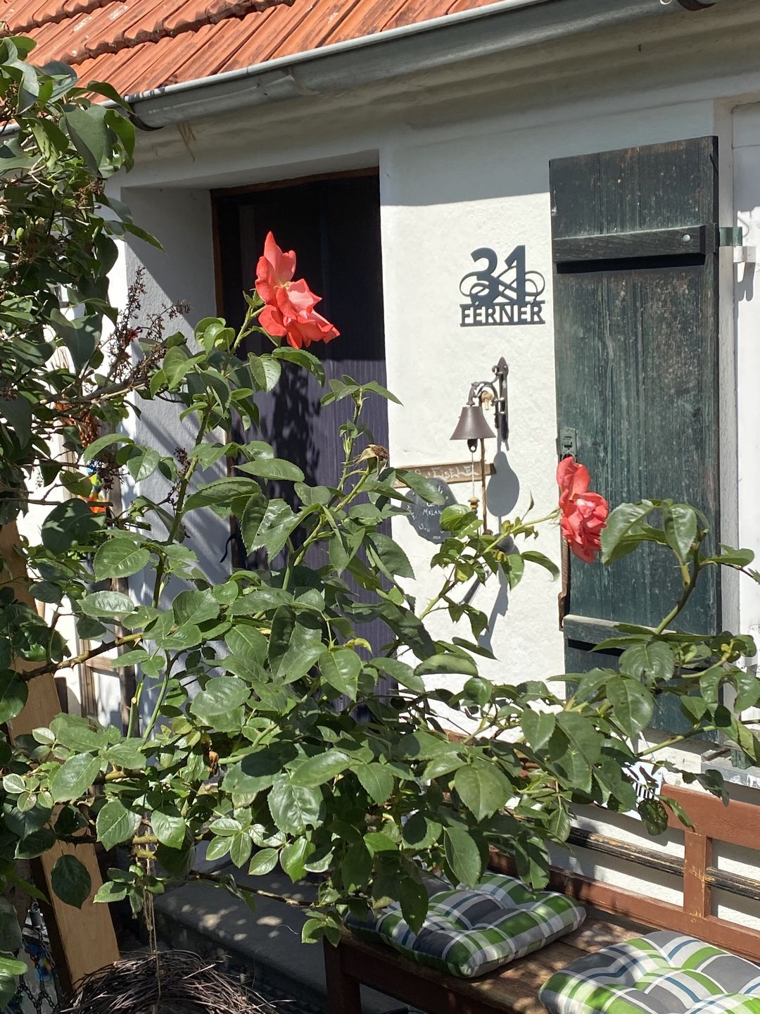 Customer photo review of Hausnummern-Türschild Ornamental Style einzeilig (personalisierbar)