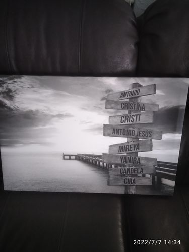 Customer photo review of Lienzo Muelle de Madera con Nombres Personalizados