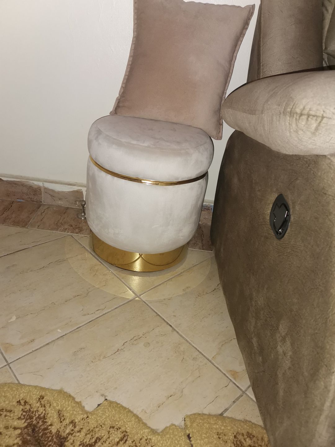 Customer photo review of بوف دائري - أوف وايت - AC96
