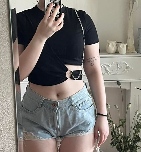 Customer photo review of Crewneck short sleeve metal chain O ring hollow out crop top