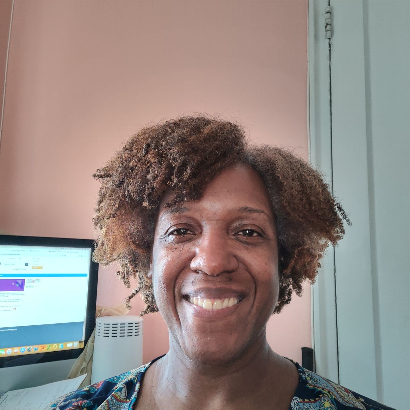 Customer photo review of Hair Growth Serum for Curly Hair with Organic Jojoba Oil for Moisturizing and Lavender Fragrance