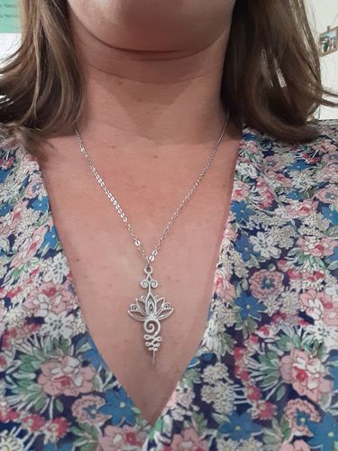 Customer photo review of Pendentif "Lotus Unalome"