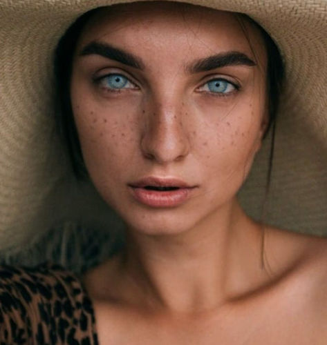 Customer photo review of New York Blue Colored Contact Lenses