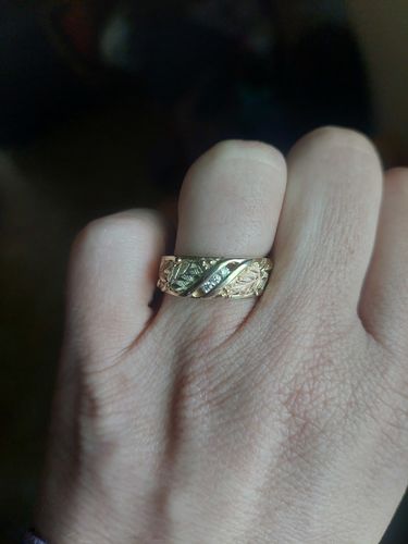 Customer photo review of Three Diamond Black Hills Gold Ring