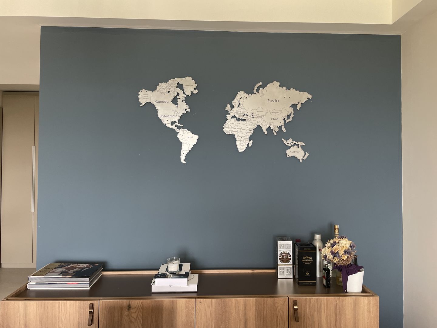 Customer photo review of UV Baskılı Metal Dünya Haritası | Renk - Gümüş