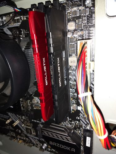 Avis photo d'un client sur Mémoire Crucial Ballistix 8GB DDR4 3200MHz 1.35v
