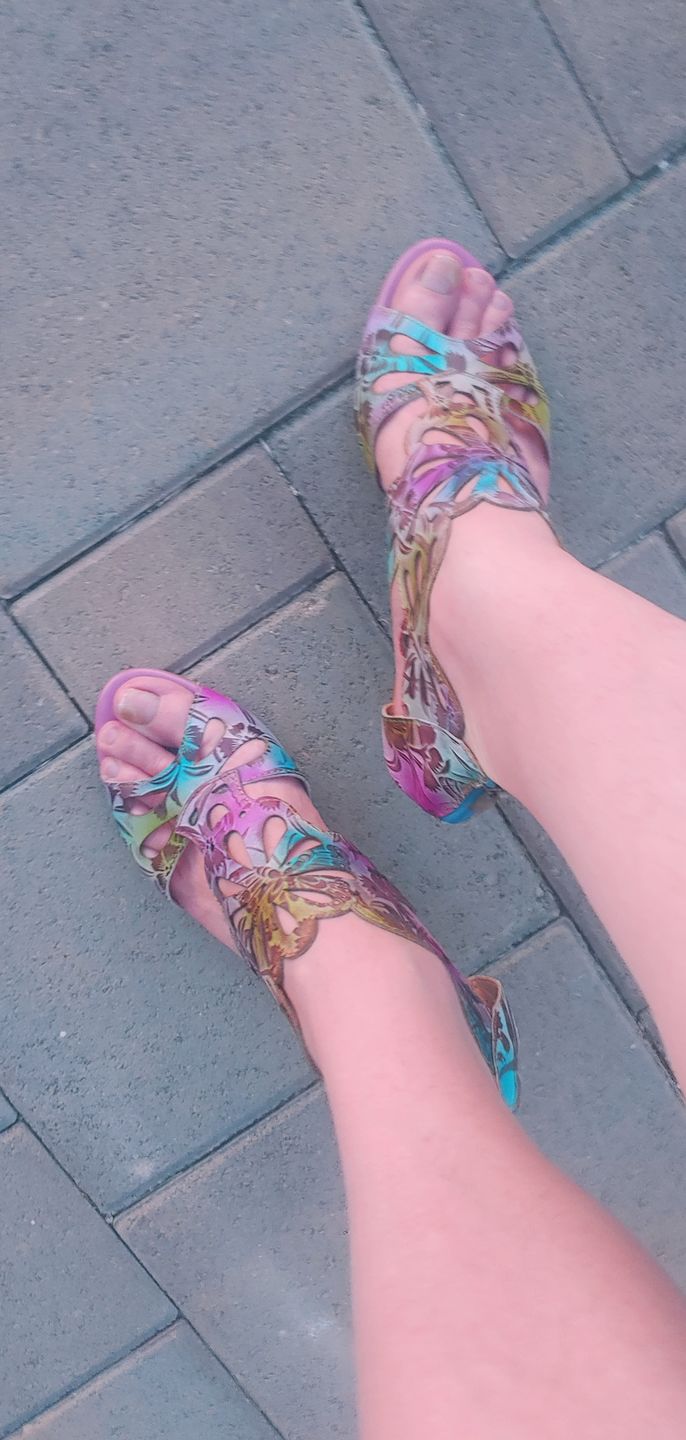 Customer photo review of Bohemia Leather Block Heel Comfy Sandals