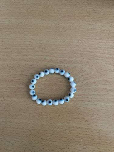 Customer photo review of Bracelet de perles blanches mauvais oeil