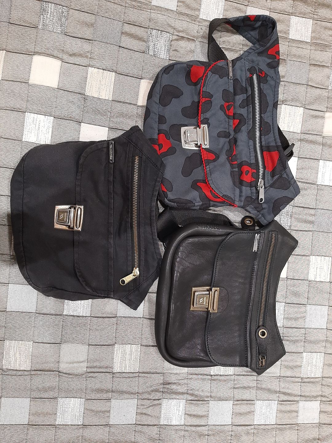 Customer photo review of Riñonera "Classic Black & Old Gold” + Bolsillo trasero · Piel · Pieza Exclusiva Núm. 19004