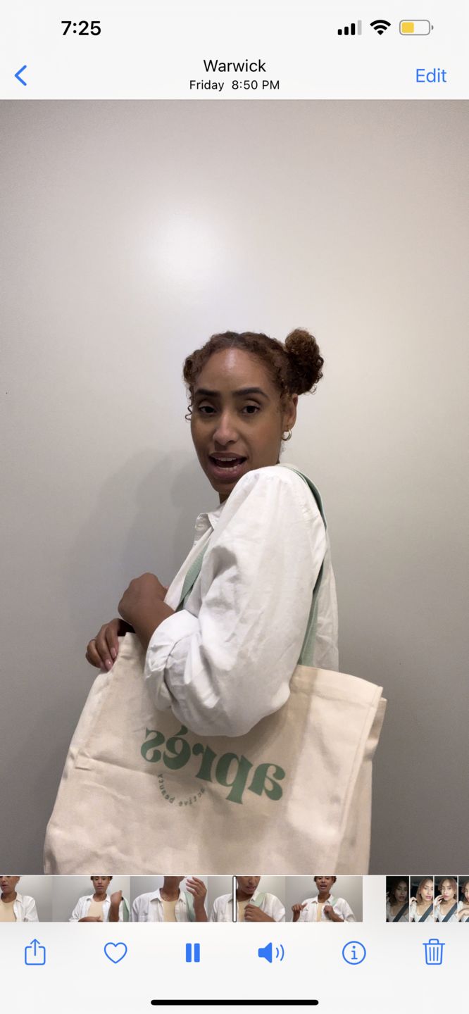 Customer photo review of après tote bag