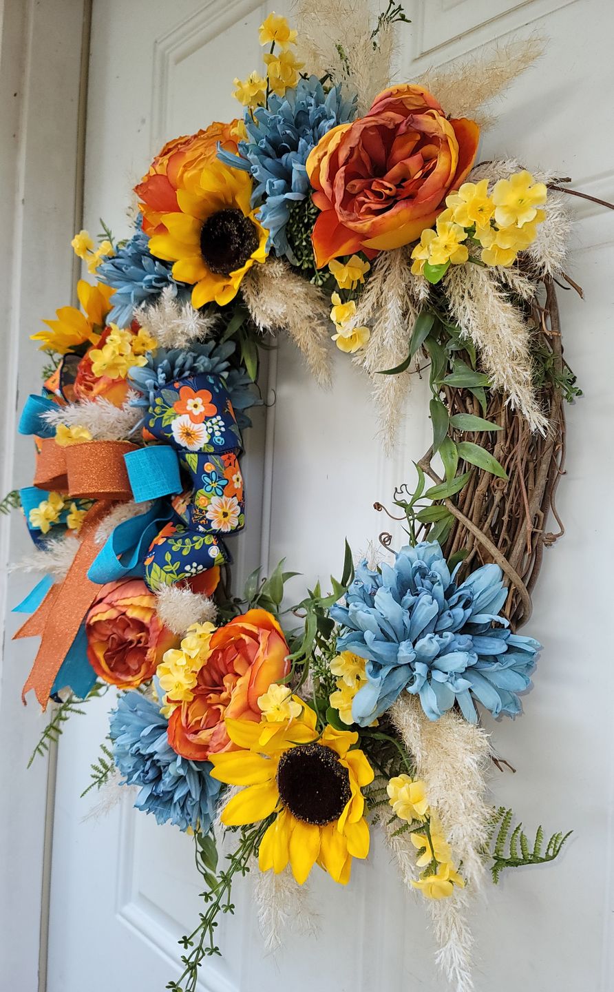 Customer photo review of 16" Round Grapevine Wreath - DECOE-035