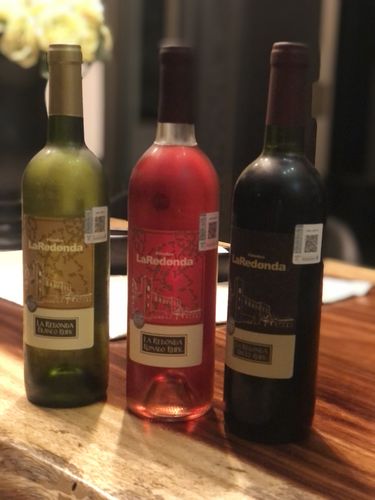 Customer photo review of Caja con 6 botellas (Linea Ruby Mixta)