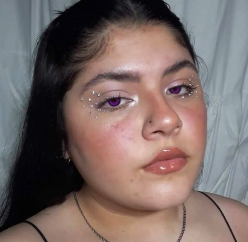 Customer photo review of Vika Tricolor Violet Colored Contact Lenses