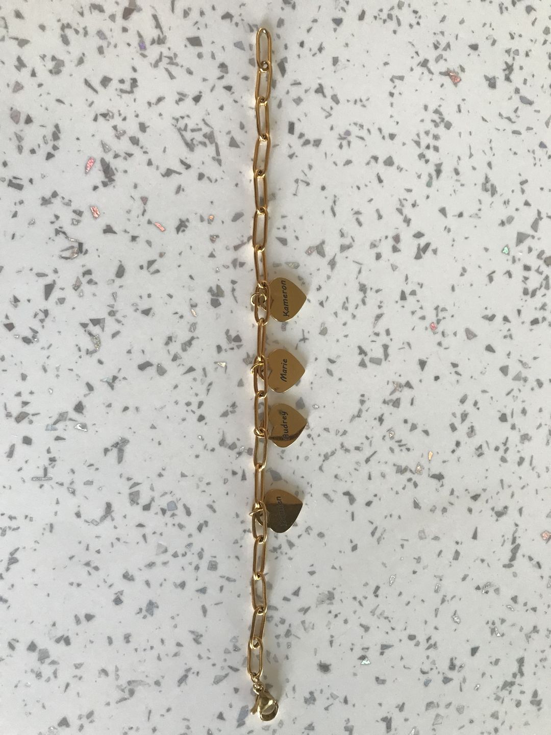 Customer photo review of Bracelet LOANYA avec pendentifs cœur personnalisés