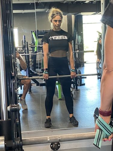 Customer photo review of Essential Crop Tee