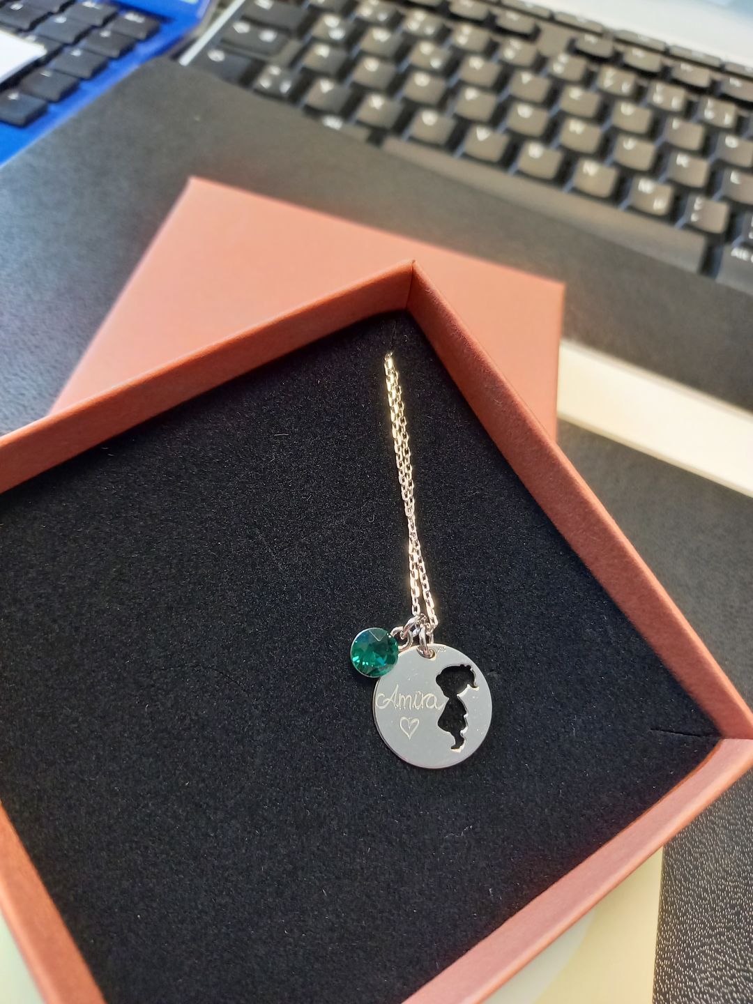 Customer photo review of Halskette mit Geburtsstein und Gravur "Mama"