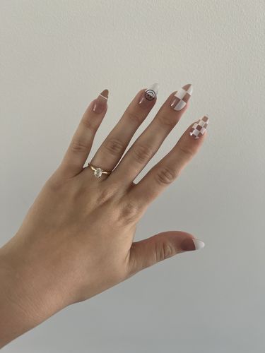 Customer photo review of Caught A Vibe 24pc Press On Nail Set