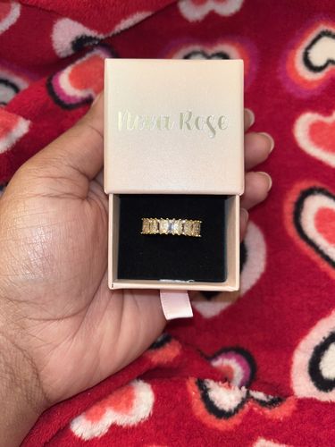 Customer photo review of “Sweetheart” Eternity band