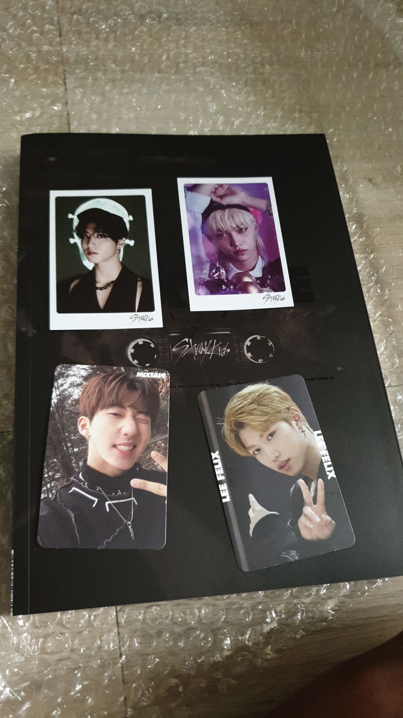 Customer photo review of STRAY KIDS - DEBUT ALBUM [MIXTAPE]